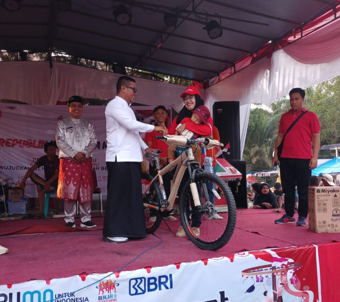 Bupati Pelalawan Hadiri Karnaval Budaya Nusantara di Desa Surya Indah