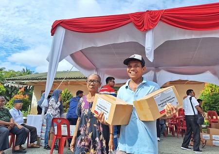 Bantu Kebutuhan Pokok Masyarakat, PHR Salurkan 700 Paket Sembako Murah di Minas