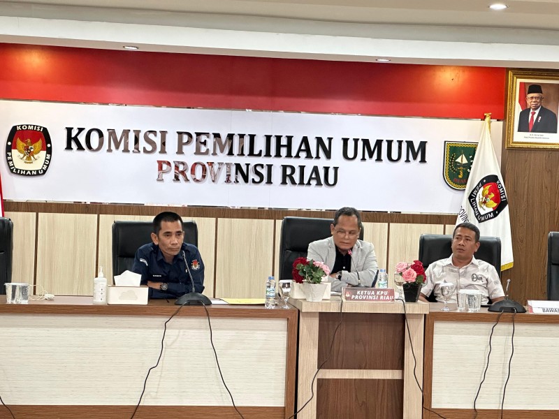 KPU Riau serahkan Hasil Penelitian Administrasi Persyaratan Bakal Pasangan Calon Gubernur dan Wakil Gubernur Riau tahun 2024