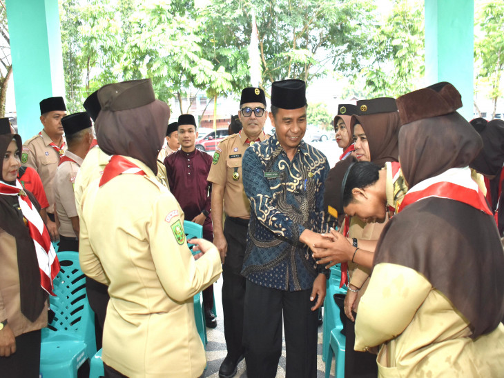 Pj Sekda Lepas Peserta Pramuka Kwarcab Kampar untuk Raimuna Daerah 2024 di Siak