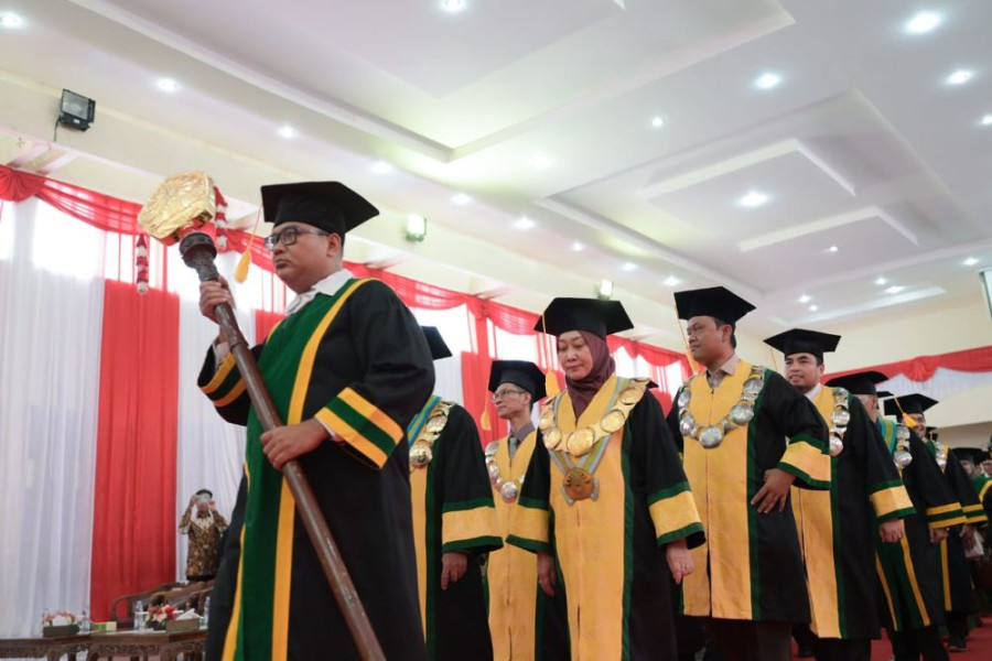 Rektor Pimpin Pengukuhan 13 Guru Besar Baru Universitas Riau