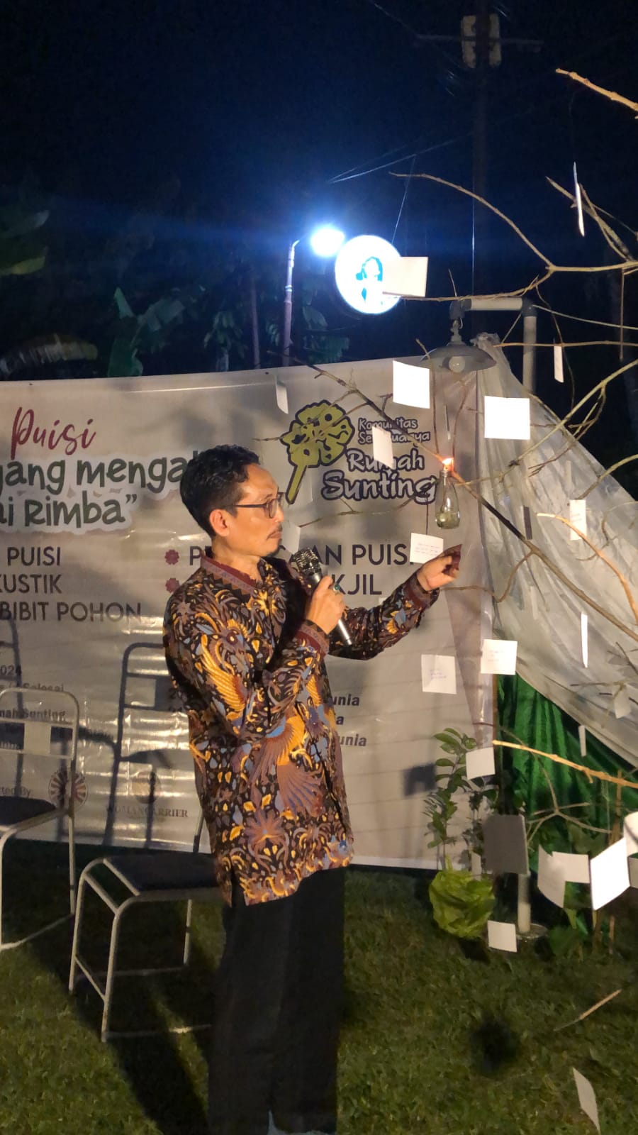 Seniman, Penyair dan Penggiat Lingkungan Ramaikan Tadarus Puisi Rumah Sunting