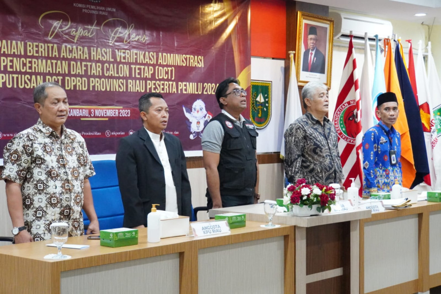KPU Riau Sampaikan Berita Acara dan SK Hasil Penetapan DCT Calon DPD dan DPRD Pemilu 2024 kepada Partai Politik dan Calon DPD