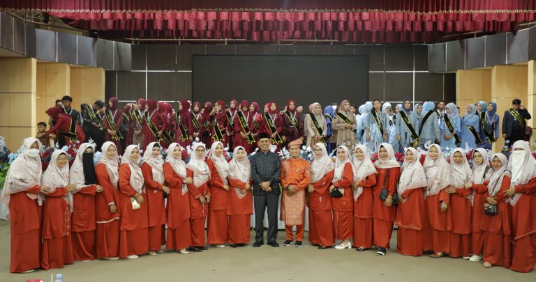 Pj Bupati Hadiri Acara Pelepasan Siswa Kelas XII SMAN 2 Tembilahan