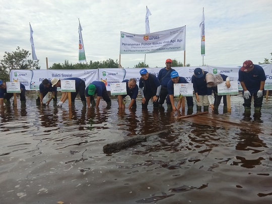 Karyawan RAPP dan Warga Kampung Penyengat Gelar Bakti Sosial Meriahkan RGE Founder's Day 2023