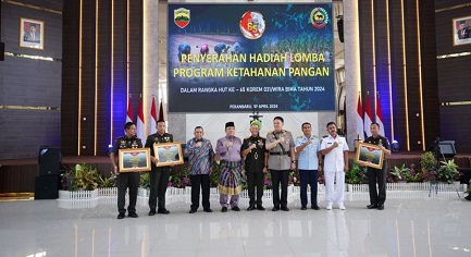 Pj Gubri SF Hariyanto Beri Hadiah Haji hingga Renovasi Rumah Prajurit Berprestasi