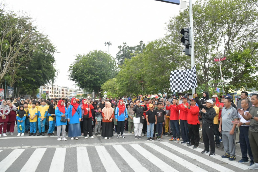 HUT 105 Damkar, Ribuan Masyarakat dan Siswa Ikuti Jalan Santai dan Edukasi Kebakaran