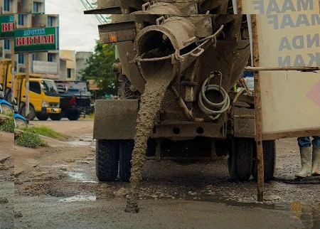 Dinas PUPR Pekanbaru Mulai Mengecor Jalan Dharma Bakti untuk Pengaspalan Ulang
