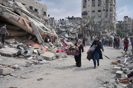 Jeda Kemanusiaan, Warga Gaza Makamkan Kerabat yang Gugur
