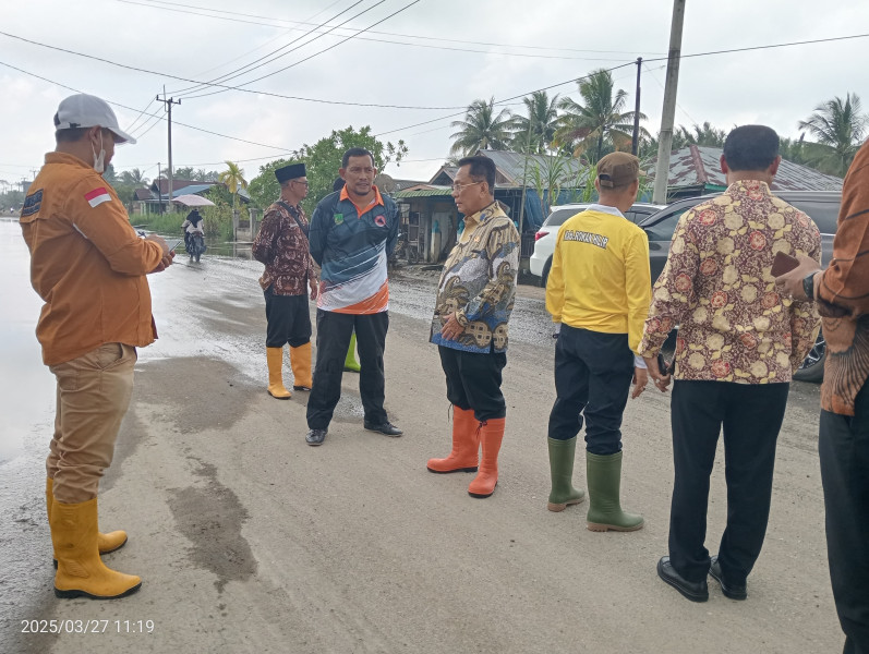 Atasi Banjir, Bupati Rohil Tinjau Tiga Titik Normalisasi Parit Pembuangan Air