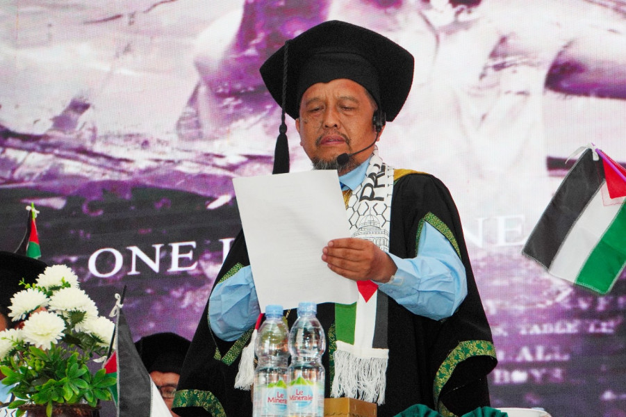 Puisi Kau, Aku dan Palestina Berkumandang dalam Wisuda ke 26 UMRI