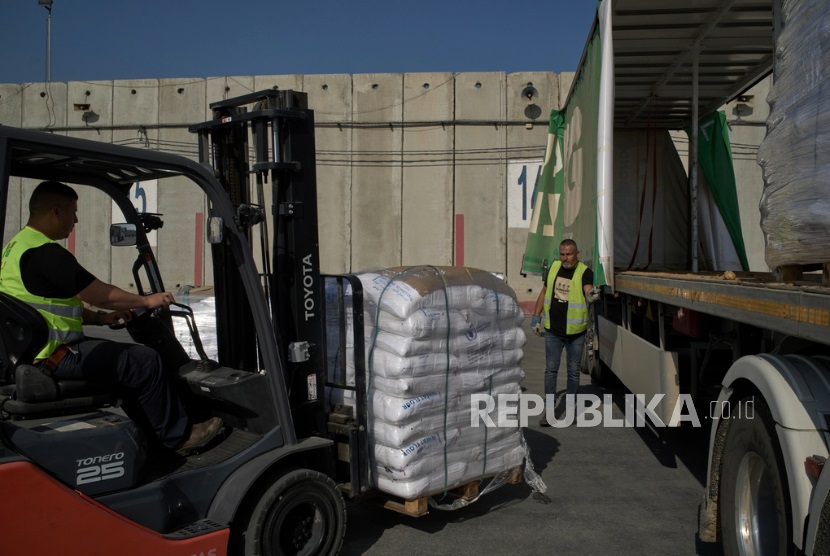 Bantuan Masuk, Warga Gaza Bisa Makan Roti Lagi