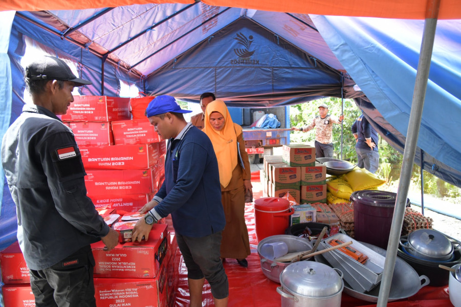 7 Desa Tergenang Banjir, Camat Bantan dan Gabungan PD Kolaborasi Beri Bantuan