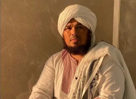 Rumah Dikirimin Santet, Istri Ustaz Derry Sulaiman Sampai Muntah-Muntah