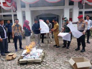 KPU Kuansing Musnahkan 350 Lembar Surat Suara