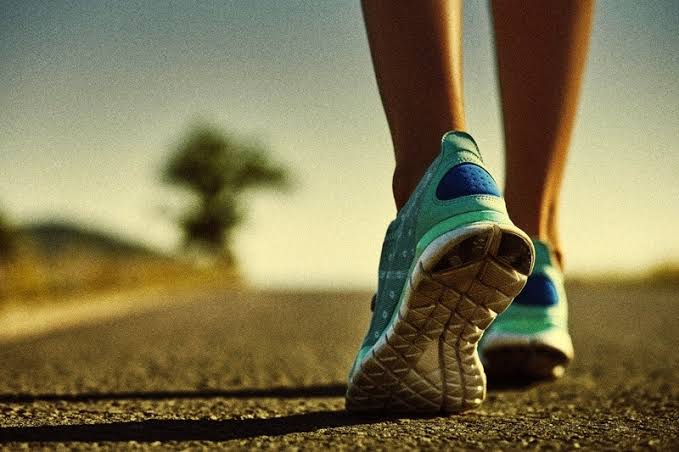 Ternyata Berjalan Mundur Bisa Tingkatkan Kesehatan Fisik dan Mental