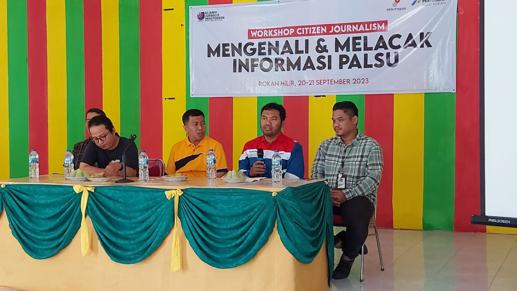 Digelar AJI dan PHR, Perangkat Desa di Bangko Pusako Rohil Ikuti Pelatihan Melacak Hoaks