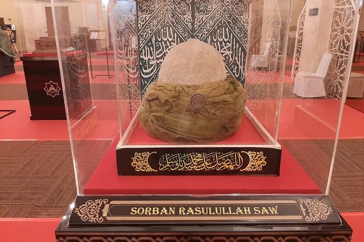 Artefak Rasulullah Dipamerkan di Batam, Mulai dari Cambuk hingga Tapak Kaki