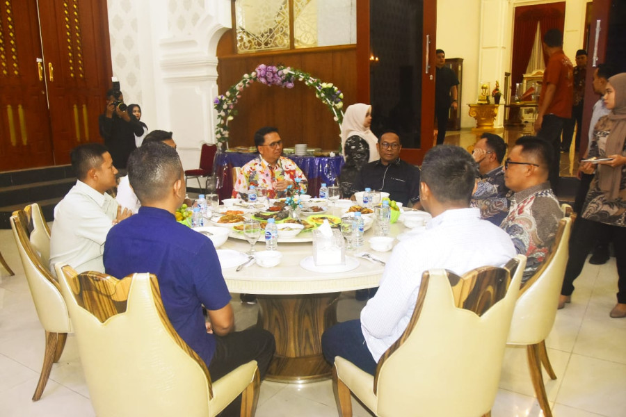 Pjs Bupati Bengkalis Jamu Pj Gubernur Riau dan Rombongan Makan Malam Bersama