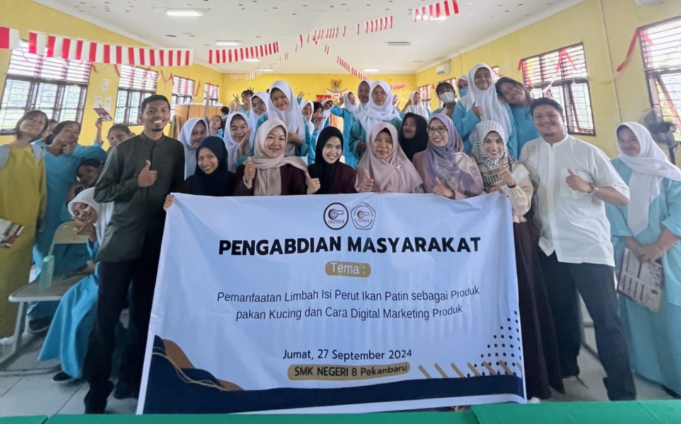 Kolaborasi Farmasi dan Bisnis Digital Universitas Abdurrab dalam Inovasi Produk Pakan Kucing dari Limbah Ikan Patin
