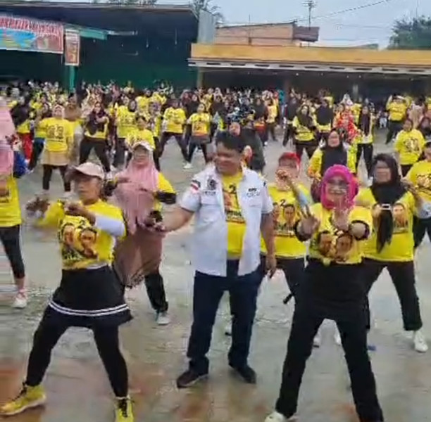 Dukung Prabowo-Gibran, Warga Siak Hulu Kampar Antusias Ikuti Senam Gemoy