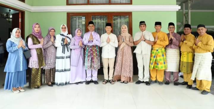 Peringati Idul Fitri 1445 H, Pj. Bupati Inhil Sambangi Forkopimda Dan Tokoh Masyarakat Riau