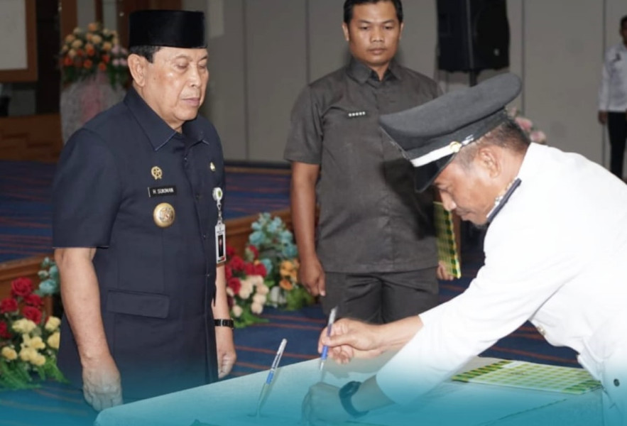 Bupati Rohul H Sukiman Kukuhkan Perpanjangan Masa Jabatan Kepala Desa di Rokan Hulu