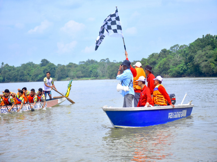 PJ Bupati Buka Open Turnamen Pacu Sampan Semarak Hari Jadi Ke-75 Kabupaten Kampar Tahun 2025