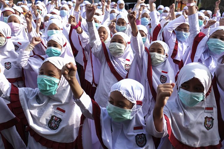 Pj Walikota Pekanbaru Minta Orangtua Ingatkan Anak Pakai Masker ke Sekolah