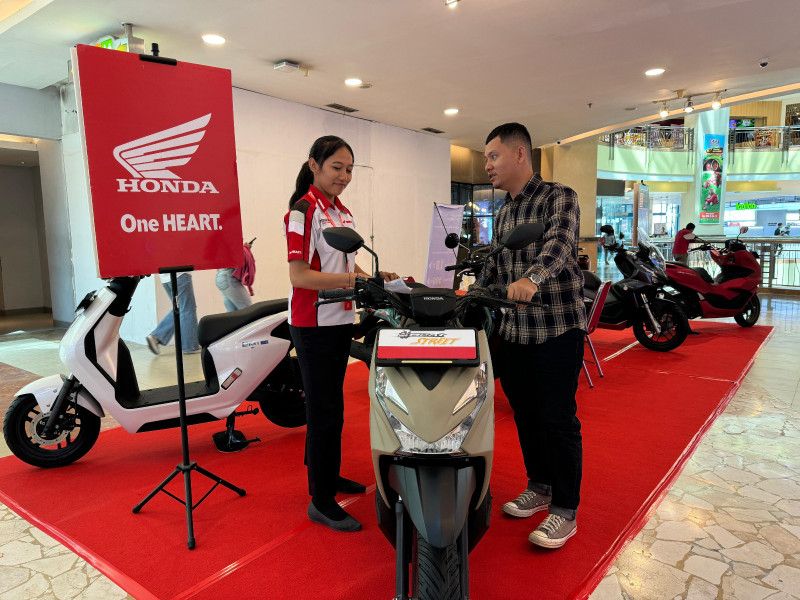 Capella Honda Tampilkan Motor Matic Honda di Mall SKA