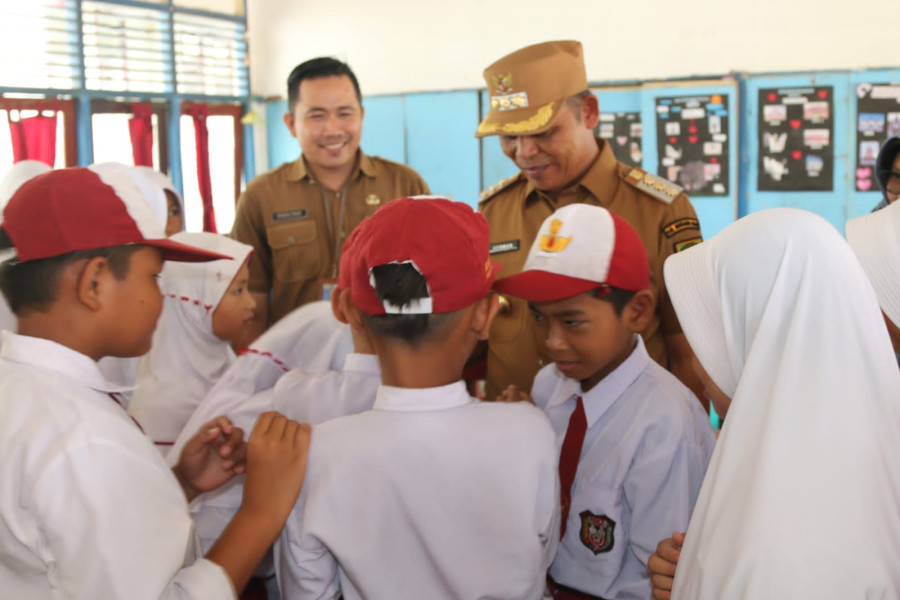 Pj Bupati Inhil Tinjau SDN 011 Tembilahan Hulu