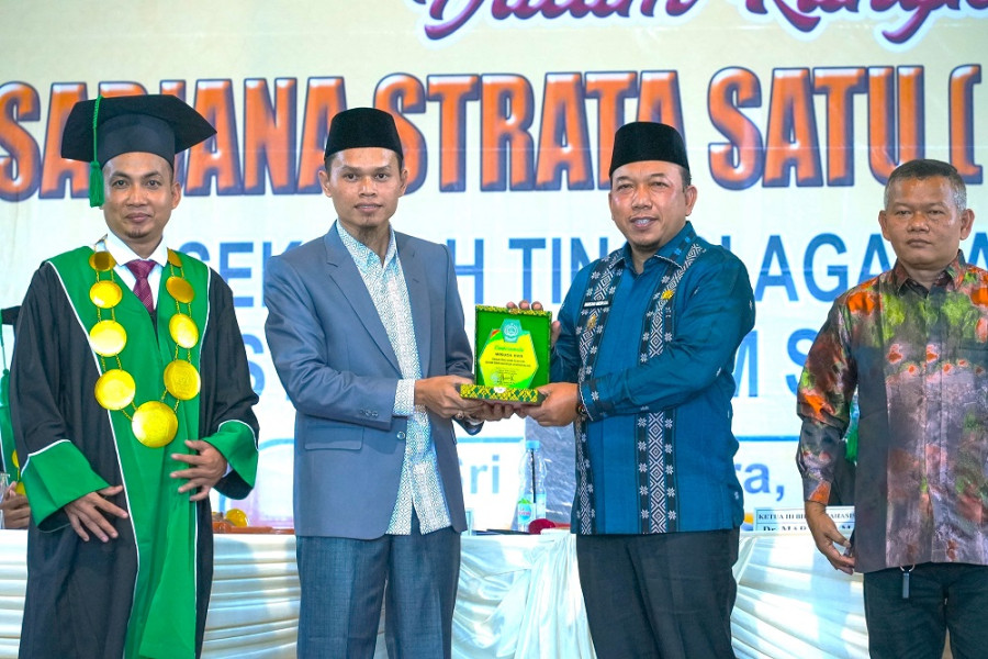 Wakil Bupati Hadiri Wisuda Sarjana STAI Sultan Syarif Hasyim Siak