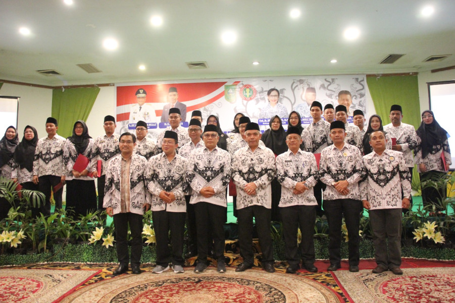 Selamat! Dr Adolf Bastian Pimpin PGRI Riau