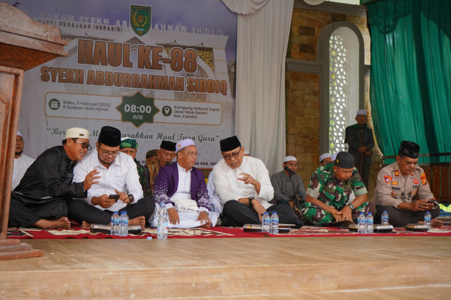 Pj Bupati Erisman Petik Hikmah Haul Akbar Tuan Guru Sapat
