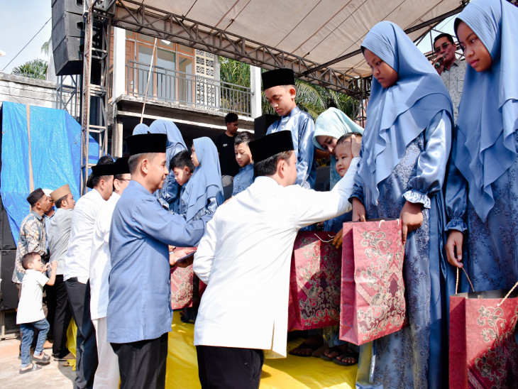 Plh Sekda Hadiri Halal Bihalal Dan Pembagian Santunan Anak Yatim di Desa Teratak