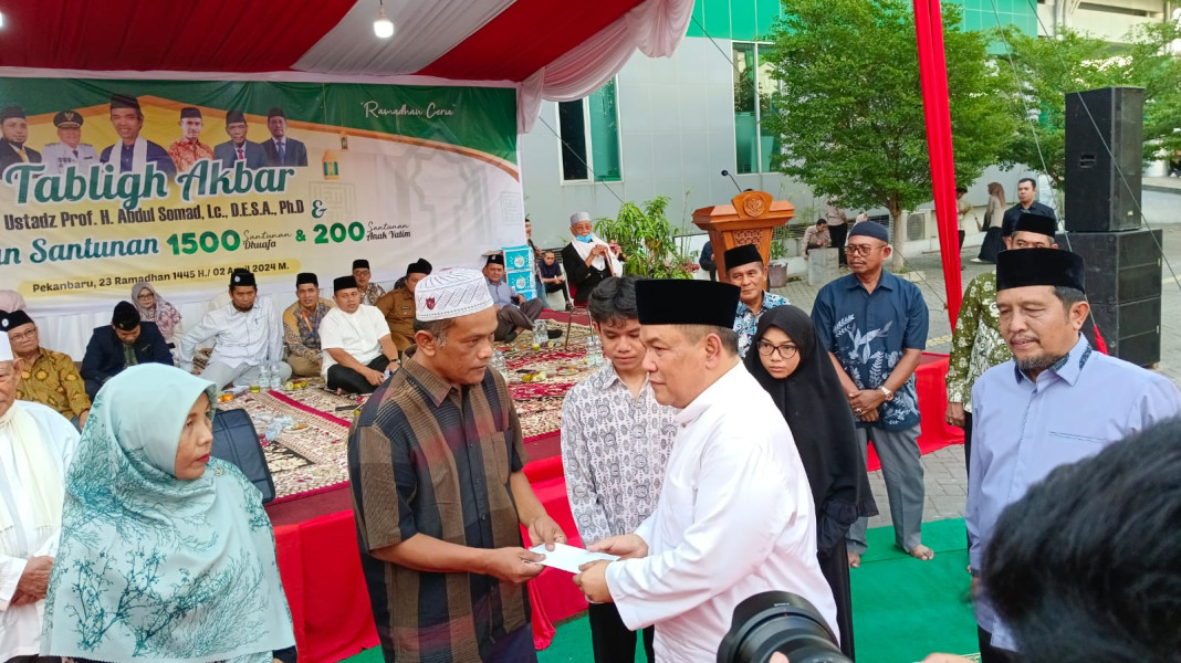 Tabligh Akbar Bersama UAS, UMRI Santuni Ribuan Dhuafa dan Anak Yatim