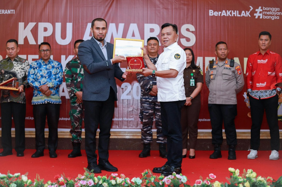 Pemkab Meranti Terima Penghargaan dari KPU
