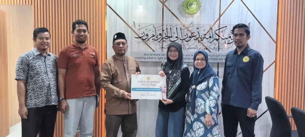 UMRI Serahkan Hewan Kurban Kepada STKIP Aisyiyah Riau