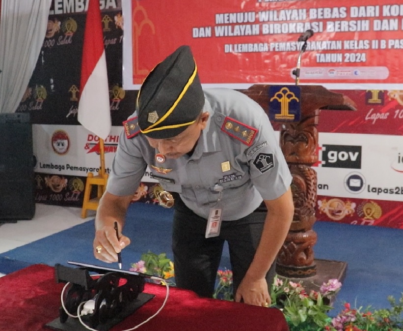 Menuju ZI WBK dan WBBM 2024, Lapas Pasir Pengaraian Tanda Tangan  Komitmen Bersama