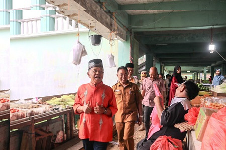 Plt Bupati Asmar Tinjau Ketersediaan Sembako di Meranti