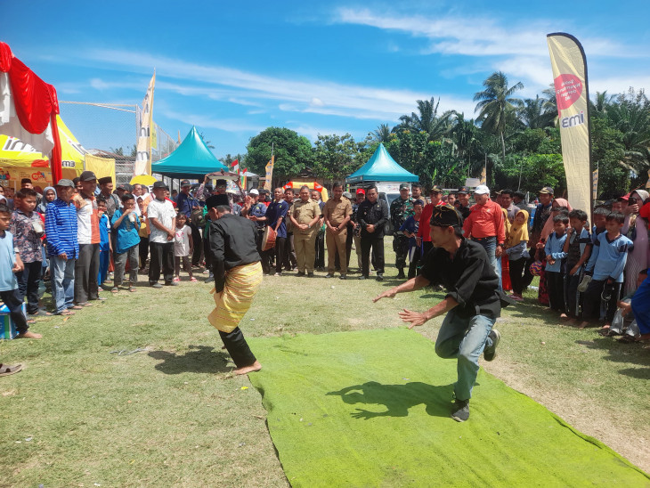 Kadis Pariwisata dan Kebudayaan Kampar Hadiri Kegiatan Tradisi Ma'aghak Suwek di Desa Pulau Birandang