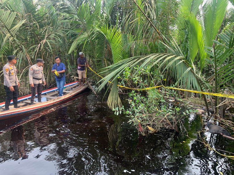 Sesosok Mayat Ditemukan Warga Mengapung di Kuala Parit Amir Desa Lahang Baru Kecamatan Gaung