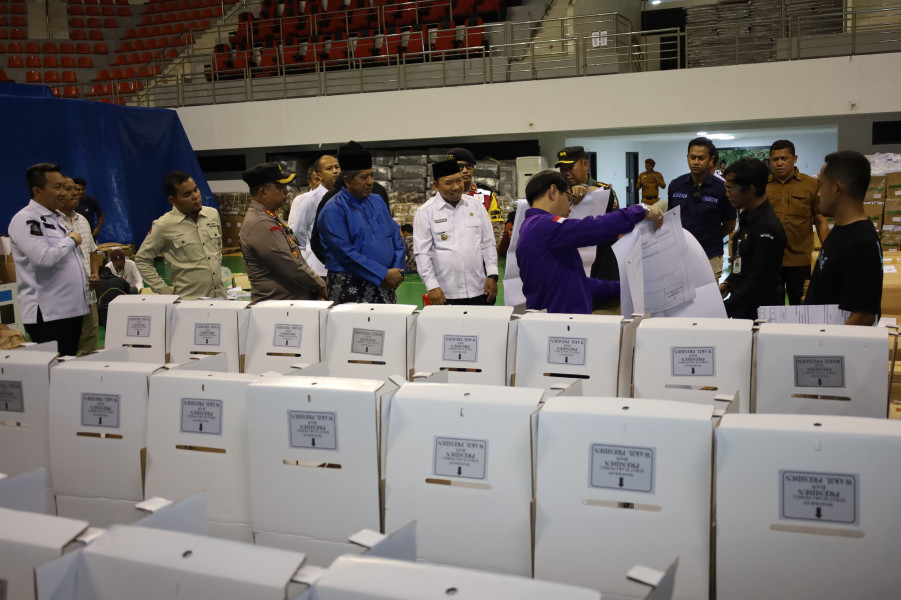 Bupati Siak Tinjau Gudang Logistik Pemilu 2024