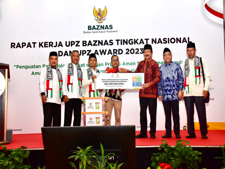 Pj Bupati Serahkan Infak Kemanusiaan Masyarakat Kampar untuk Palestina Rp1,19 Miliar ke Baznas