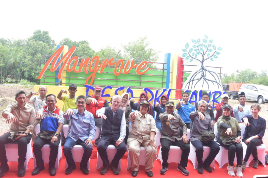 Bupati Bengkalis Sambut dan Dampingi Kunker Menteri LHK di Mangrove Education Center dan Arboretum Gambut