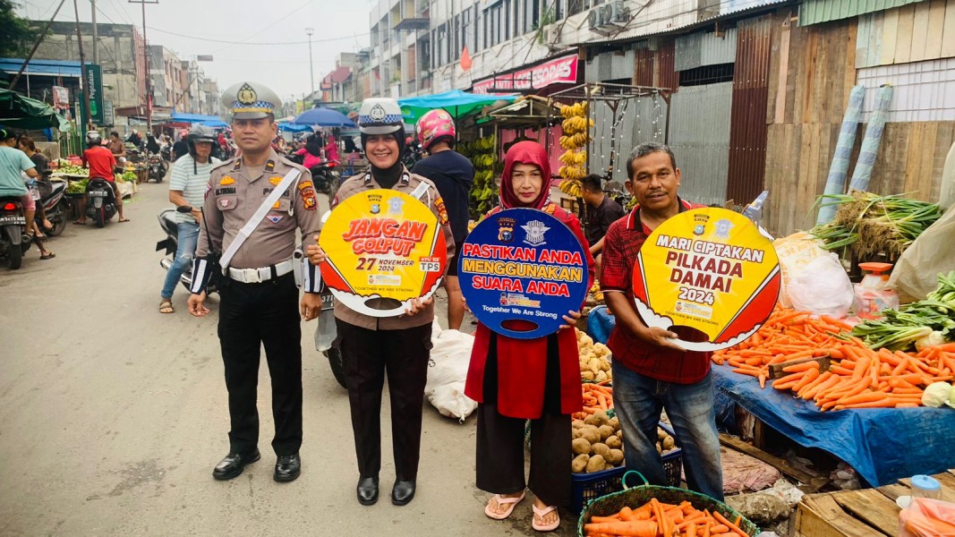 Ke Pasar Kodim, Satlantas Polresta Pekanbaru Sosialisasi Pilkada Damai