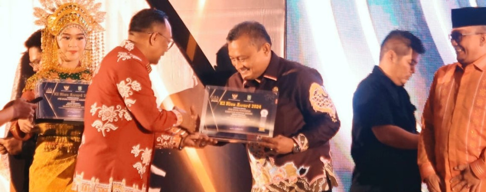 Pemkab Kuansing Raih Penghargaan PPID Utama Kabupaten/Kota Se-Riau