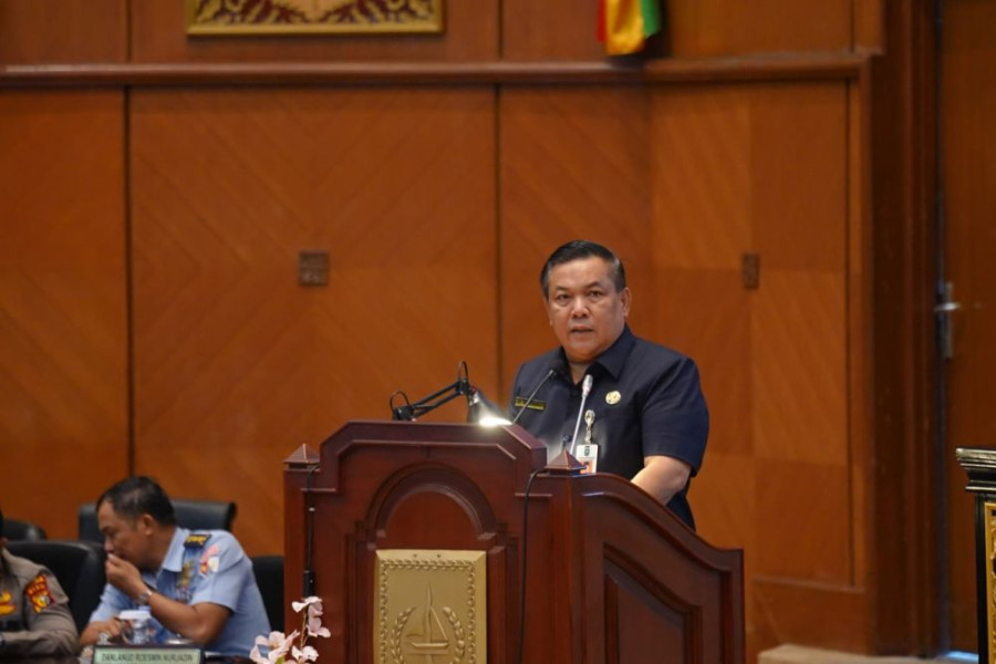 Sekda Sampaikan Nota Keuangan Rancangan Perda APBD Riau Tahun Anggaran 2024