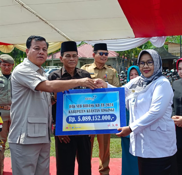 BKKBN Serahkan Dana DAK ke Pemkab Kuansing