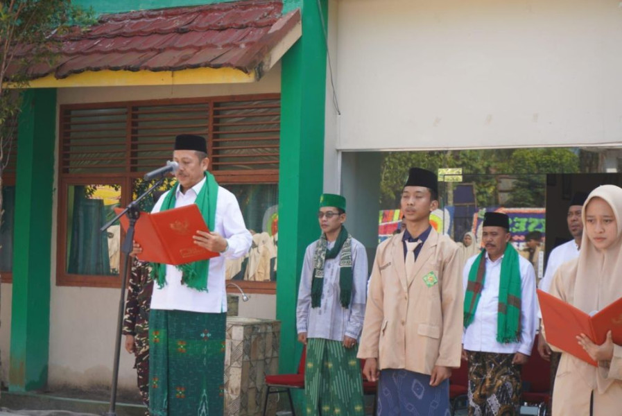 Kakanwil Kemenag Riau Ajak Santri Jaga Persatuan dalam Peringatan Hari Santri Tahun 2024